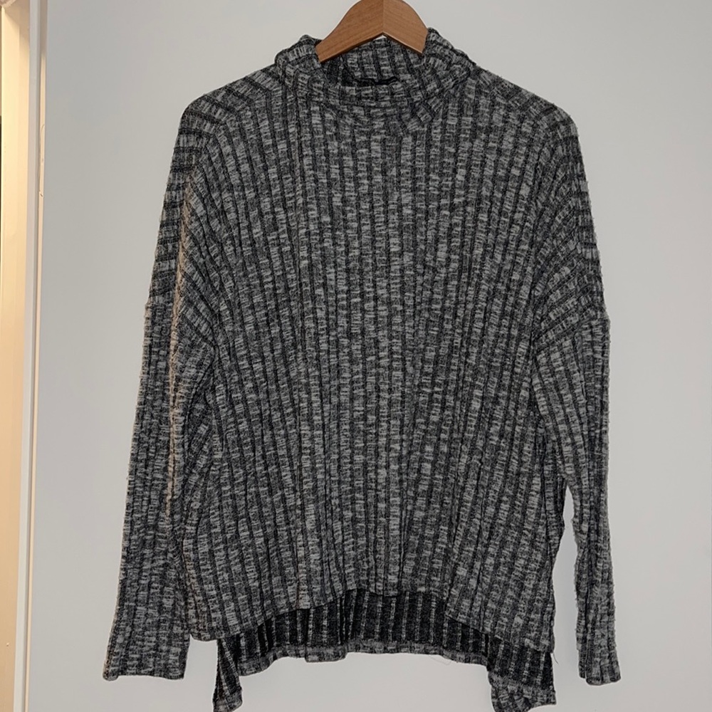 American Eagle Outfitters Sweater